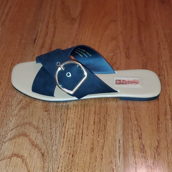 Sandals - Picture 4 of 5